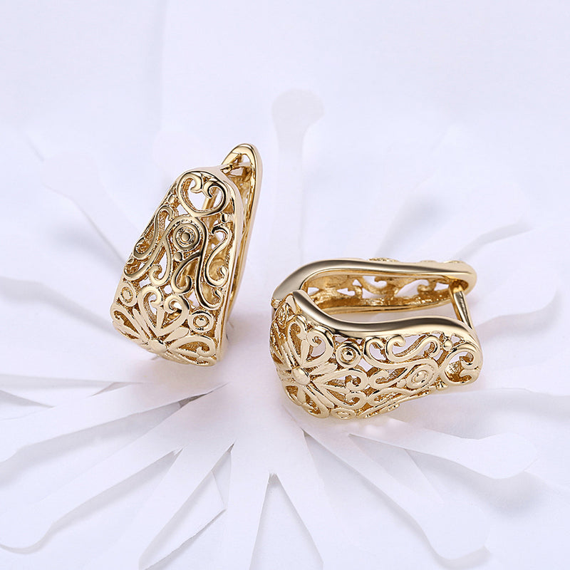 Best Seller In Europe And America Pattern Hollow Stud Earrings Ornament